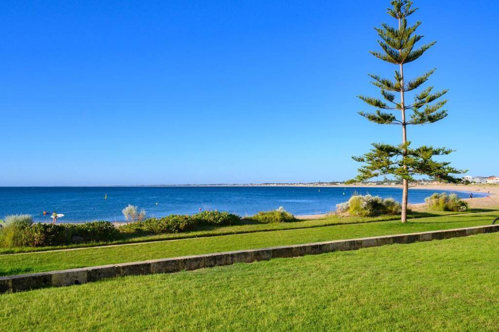 By The Sea * Mandurah