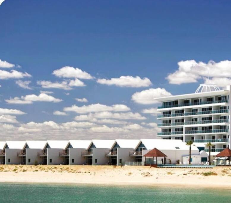 Apartment By The Sea *